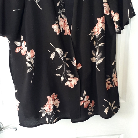 Long XL floral cardigan in light fabric that fits well and in New condition - Picture 4 of 7